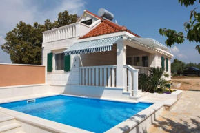 2 bedrooms villa with sea view private pool and jacuzzi at Pucisca